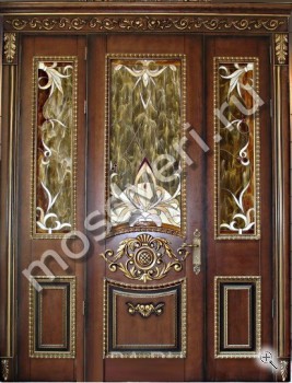 Входная парадная трехстворчатая дверь с витражами - купить от производителя Мосдвери Входная парадная трехстворчатая дверь с витражами
